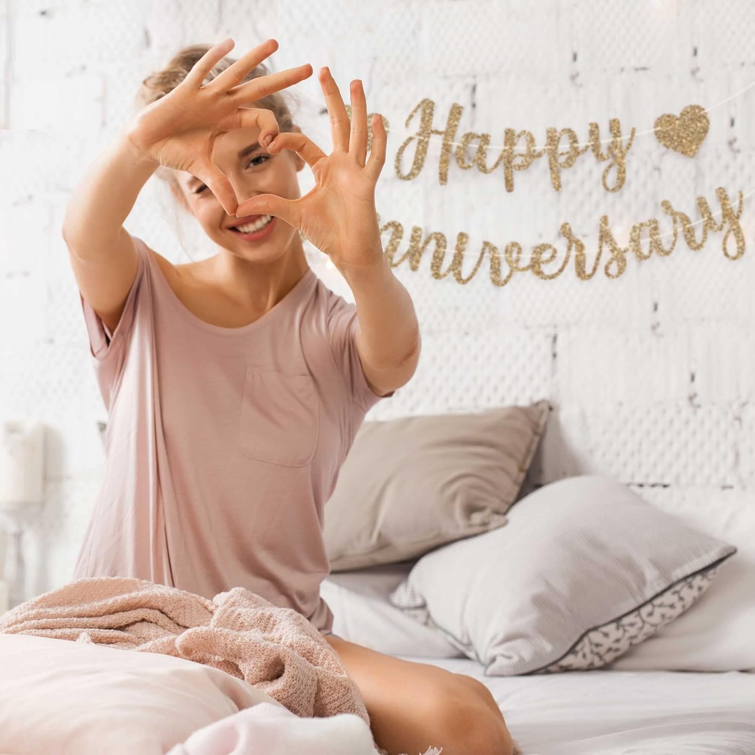 Pre-Strung Happy Anniversary Banner - Gold Glitter Wedding Decor