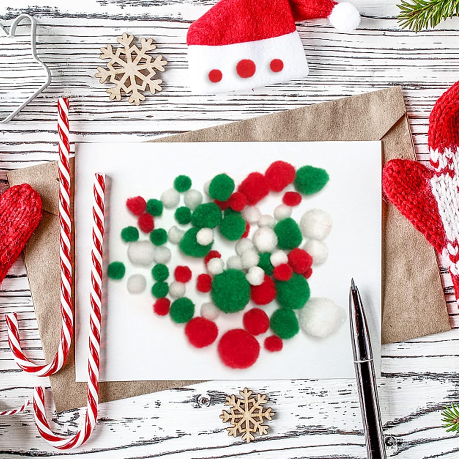 Lusy DM 1200 Piece Christmas Pom Poms Set