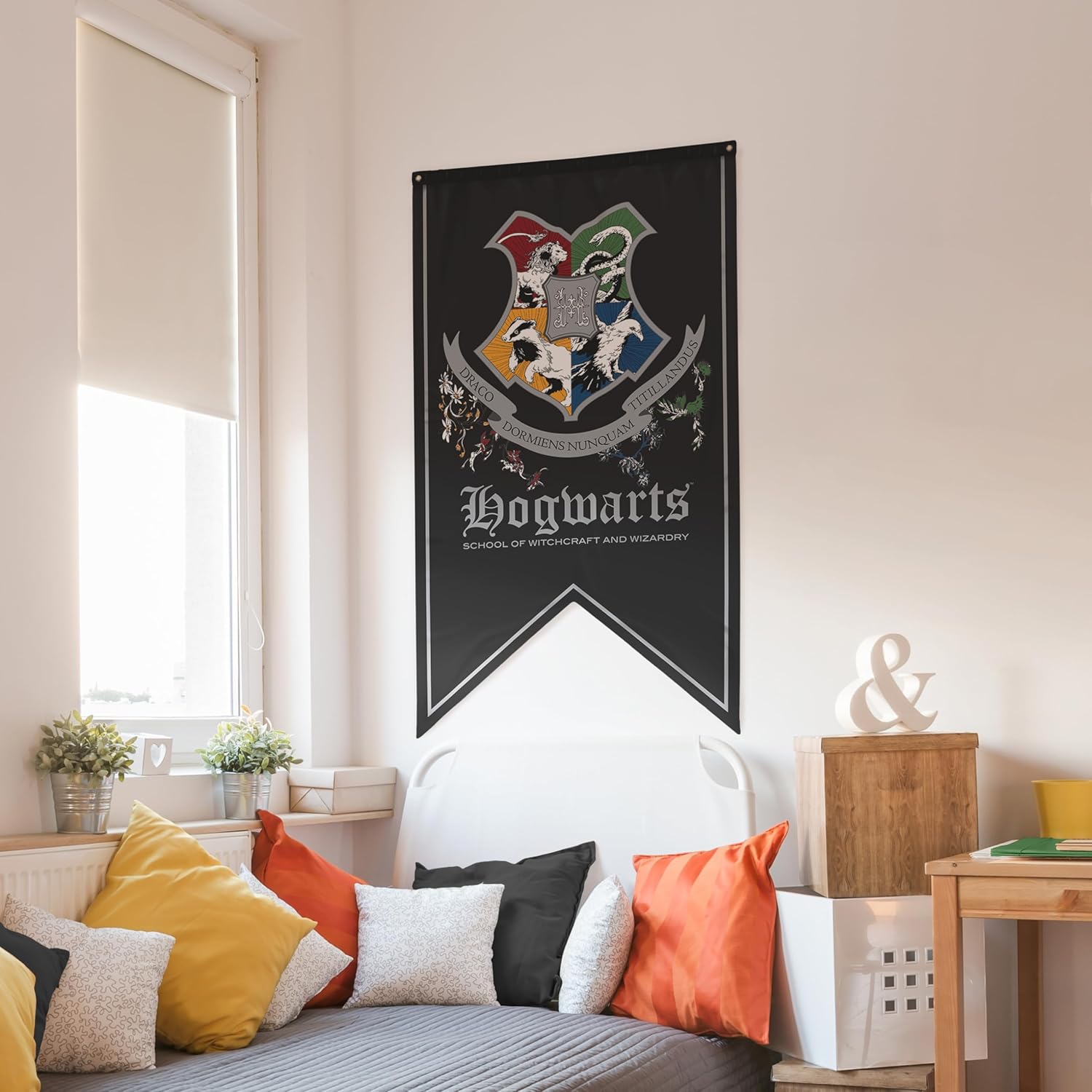 Conquest Journals Hogwarts Crest Banner 30 x 50